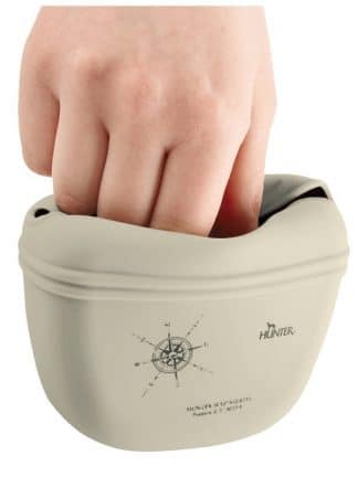 silikonska torbica za priboljške odpiranje na magnet roka bež
