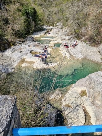 pes na pohodu pot sedmih slapov